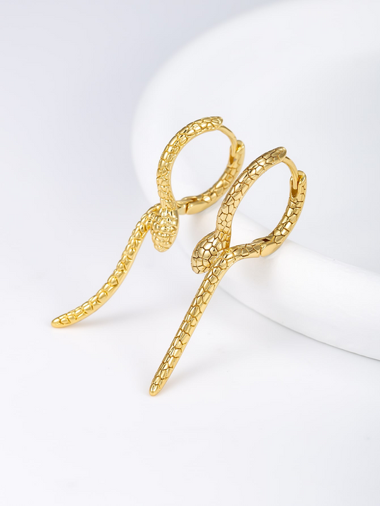 A pair of stylish design crisscross around smart cool wind plated 24K gold snake earrings for ladies to wear with all the over-the-top party wear
